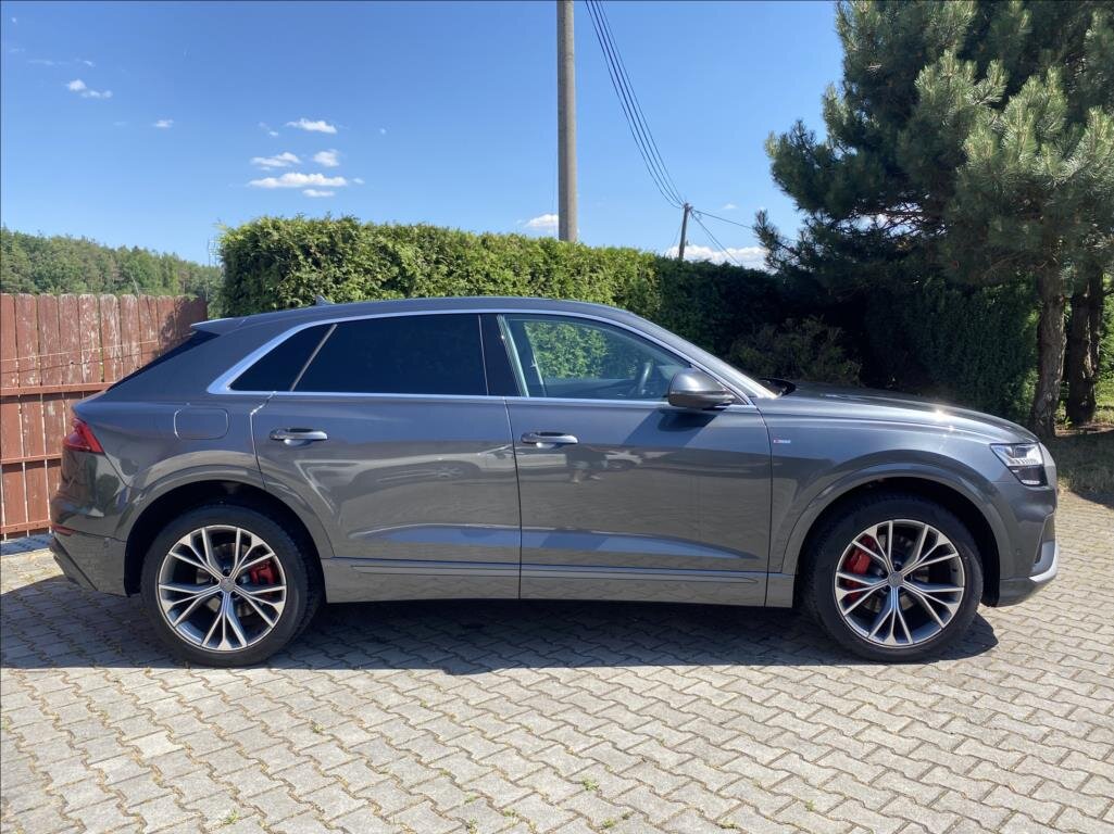 Audi Q8 SUV / Terénní 3,0 l 250 kw