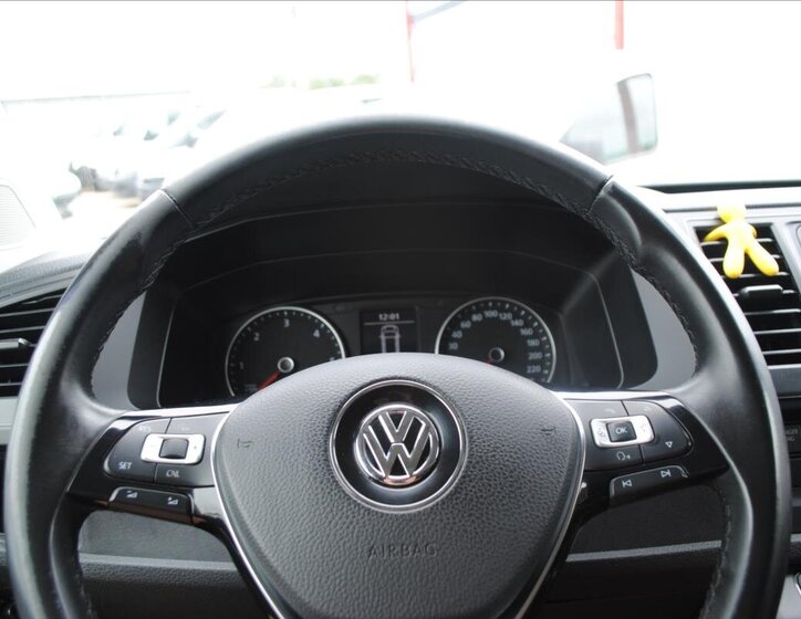 Volkswagen Caravelle 11