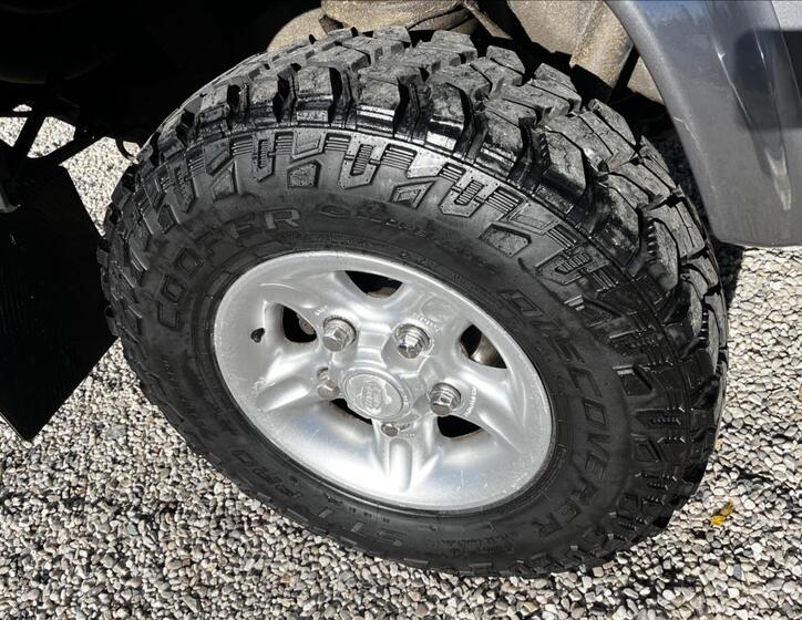 Land Rover Defender 17