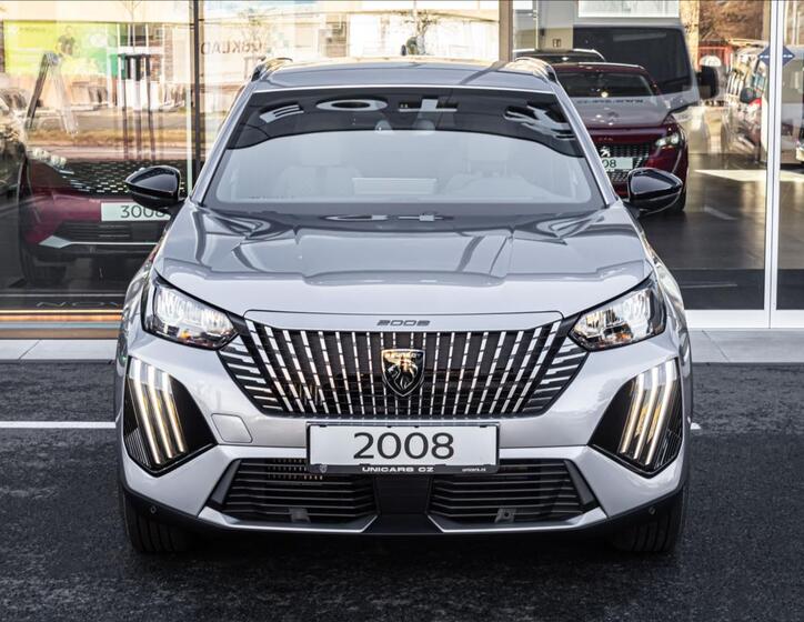 Peugeot 2008 8