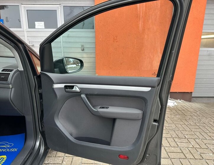 Volkswagen Touran MPV 1,6 l 77 kw