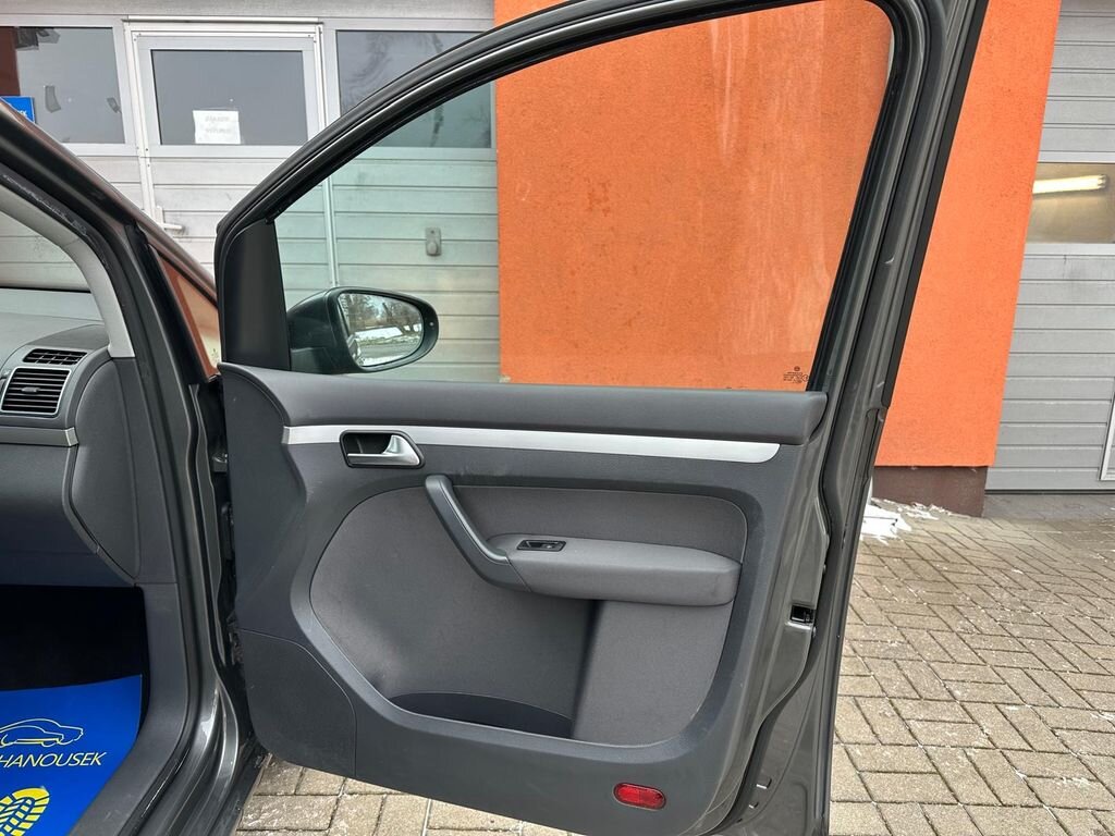 Volkswagen Touran MPV 1,6 l 77 kw