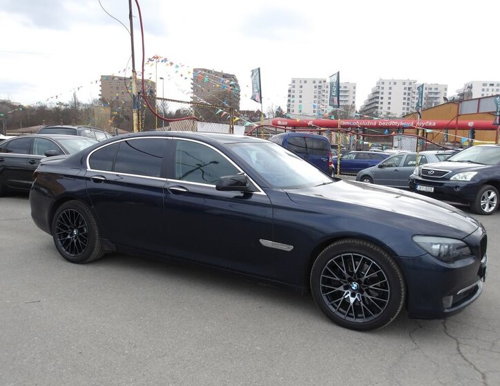 BMW Řada 7 Sedan / Limuzína 3,0 l 180 kw
