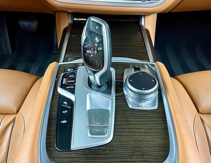 BMW Řada 7 Sedan / Limuzína 3,0 l 250 kw