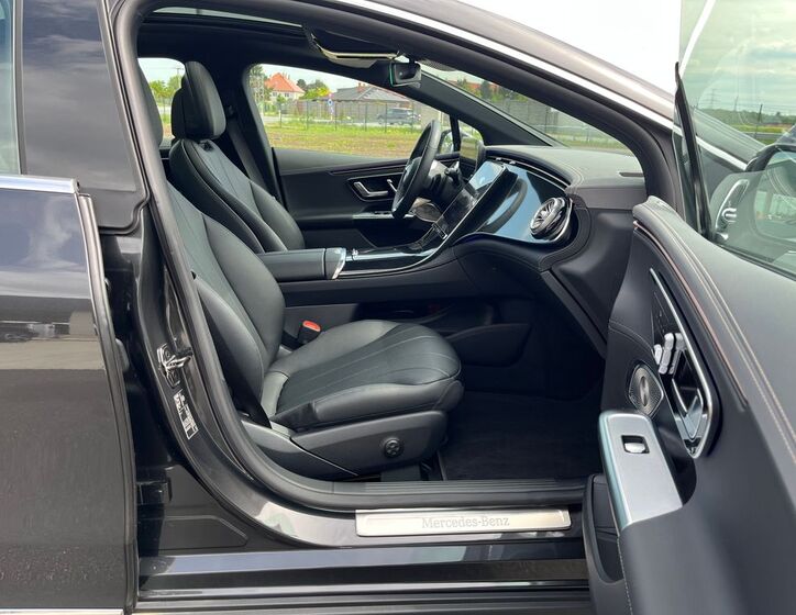 Mercedes-Benz EQE 17