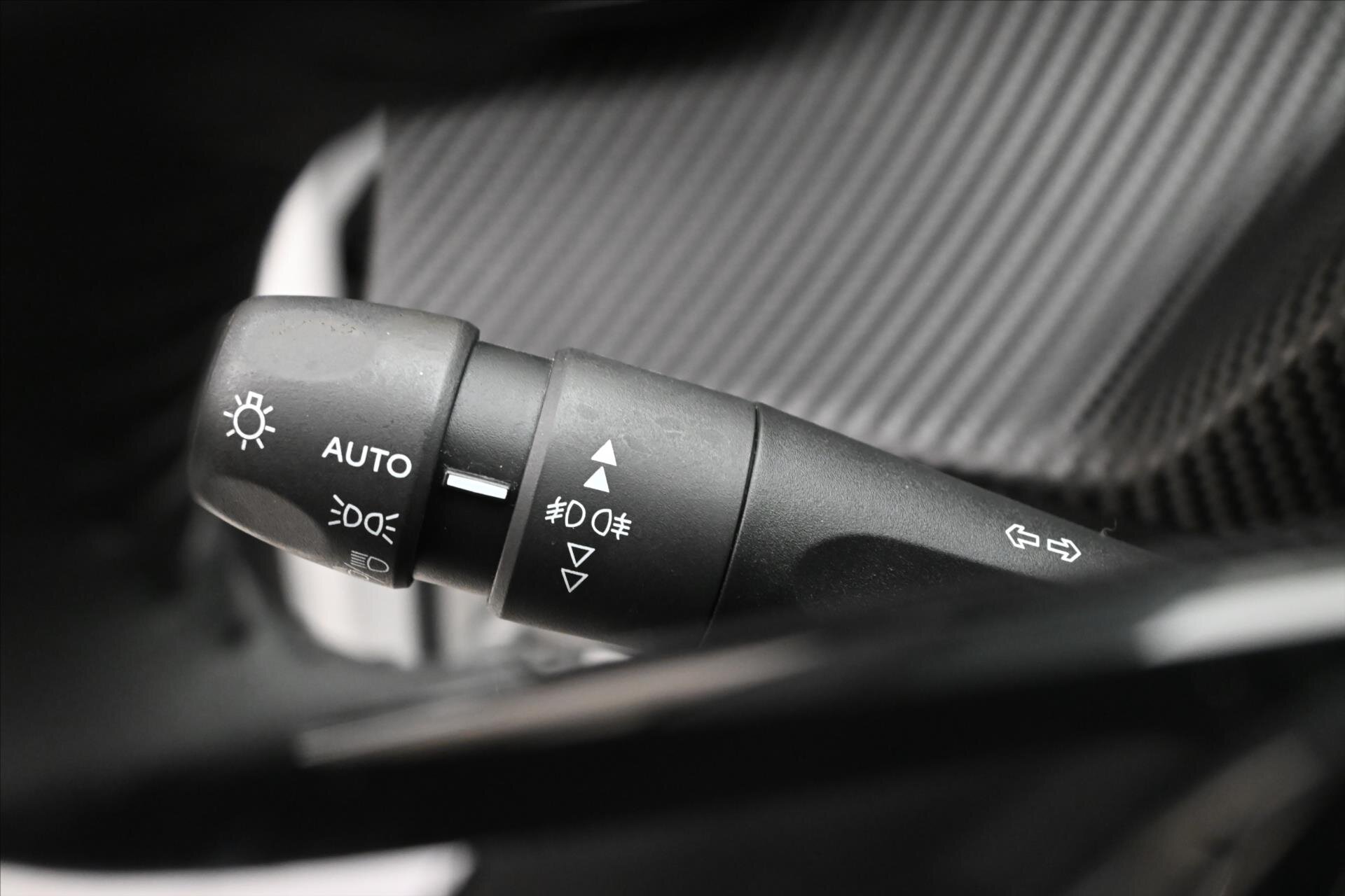 Peugeot 2008 SUV / Terénní 1,5 l 81 kw