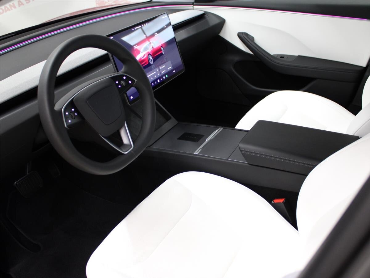 Tesla Model 3 Sedan / Limuzína 0,0 366 kw