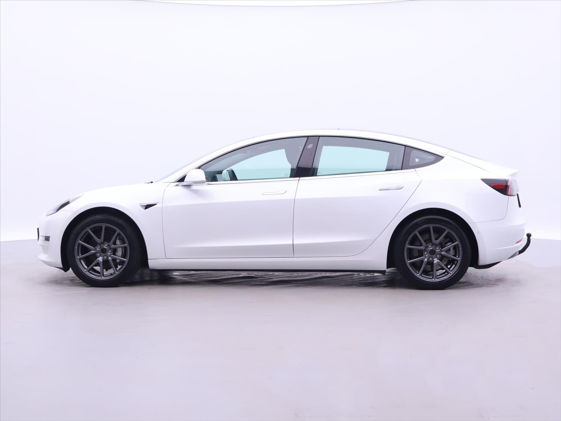 Tesla Model 3 Sedan 0,0 324 kw