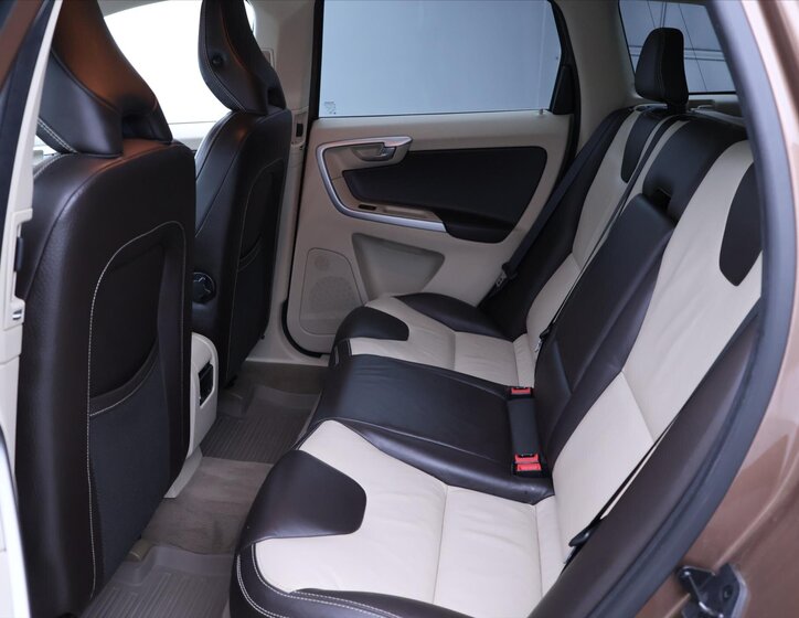 Volvo XC60 SUV / Terénní 2,4 l 120 kw