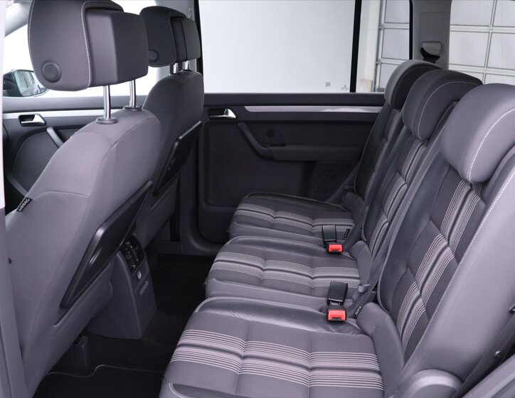 Volkswagen Touran MPV 1,2 l 77 kw