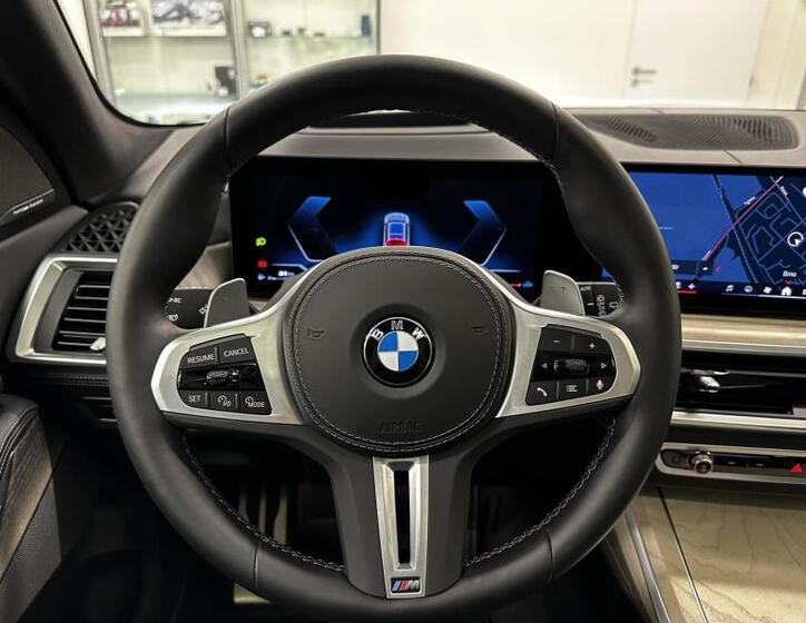 BMW X7 SUV 4,4 l 390 kw