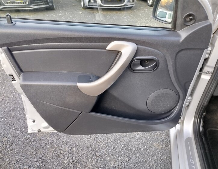 Dacia Sandero Hatchback 1,6 l 64 kw