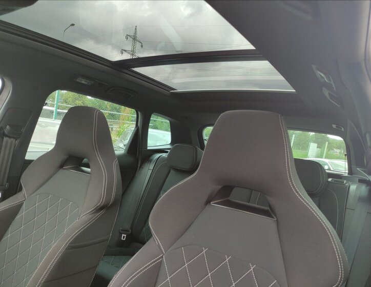 Škoda Karoq SUV / Terénní 2,0 l 140 kw