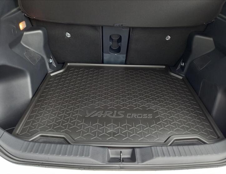 Toyota Yaris Cross 12