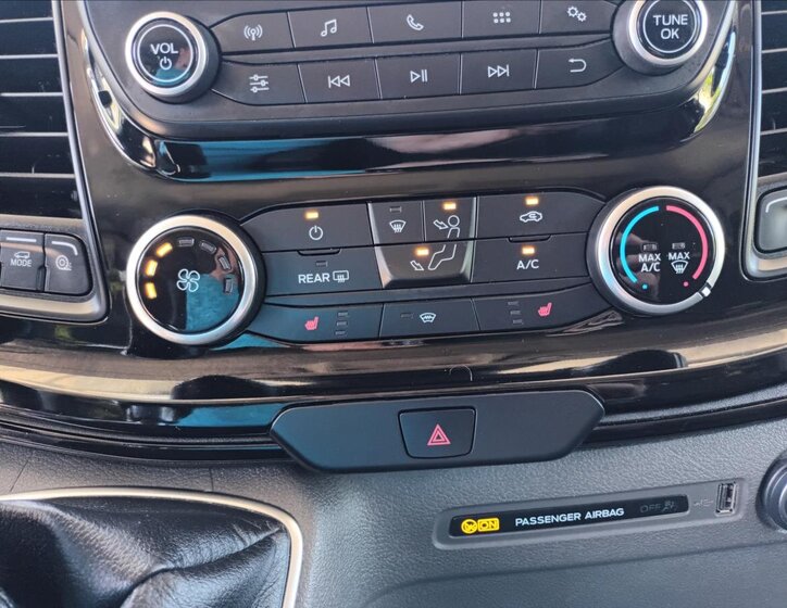 Ford Tourneo Custom VAN / Minibus 2,0 l 96 kw