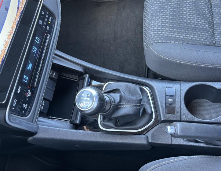 Toyota Corolla Sedan / Limuzína 1,6 l 97 kw