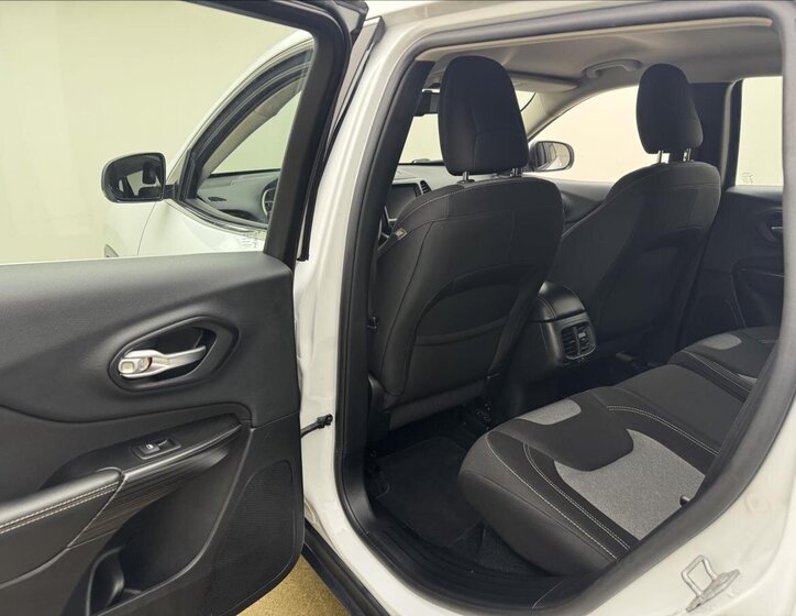 Jeep Cherokee SUV / Terénní 2,0 l 103 kw