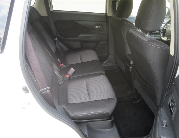 Mitsubishi Outlander SUV / Terénní 2,3 l 110 kw