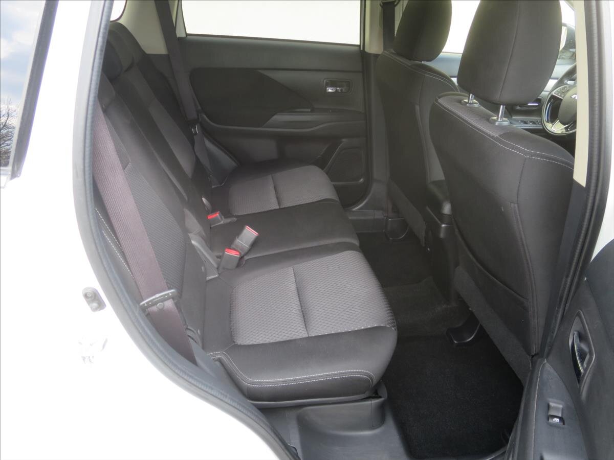Mitsubishi Outlander SUV / Terénní 2,3 l 110 kw