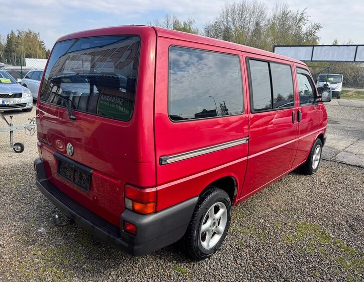 Volkswagen Transporter Kombi 2,5 l 65 kw