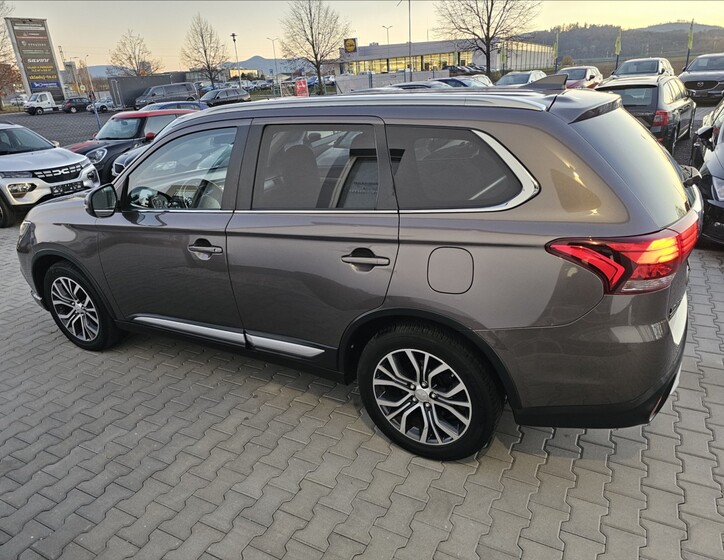 Mitsubishi Outlander 11