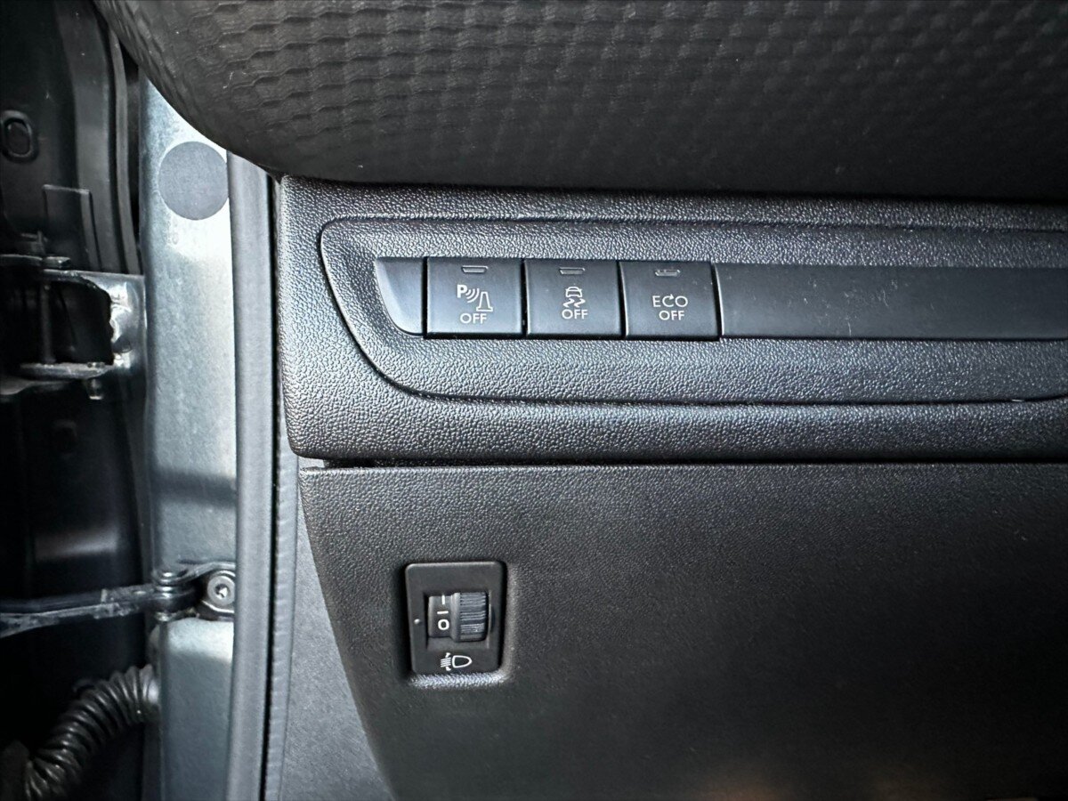 Peugeot 208 Hatchback 1,2 l 81 kw