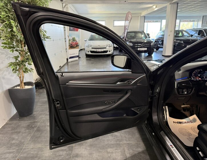 BMW Řada 5 Kombi 3,0 l 210 kw