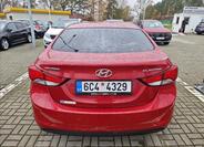 Hyundai Elantra 5