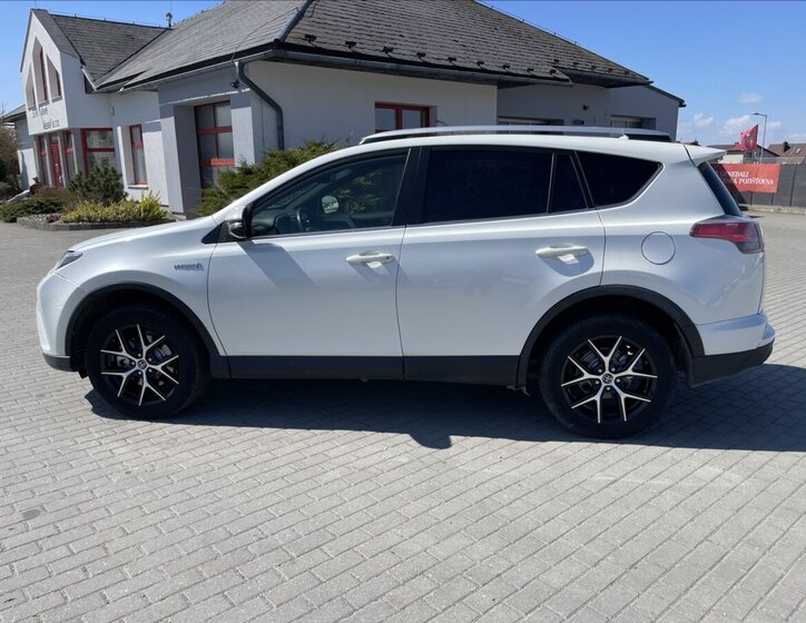 Toyota RAV4 SUV / Terénní 2,5 l 145 kw