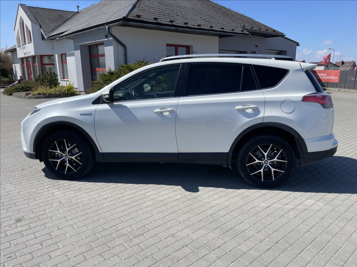 Toyota RAV4 SUV / Terénní 2,5 l 145 kw