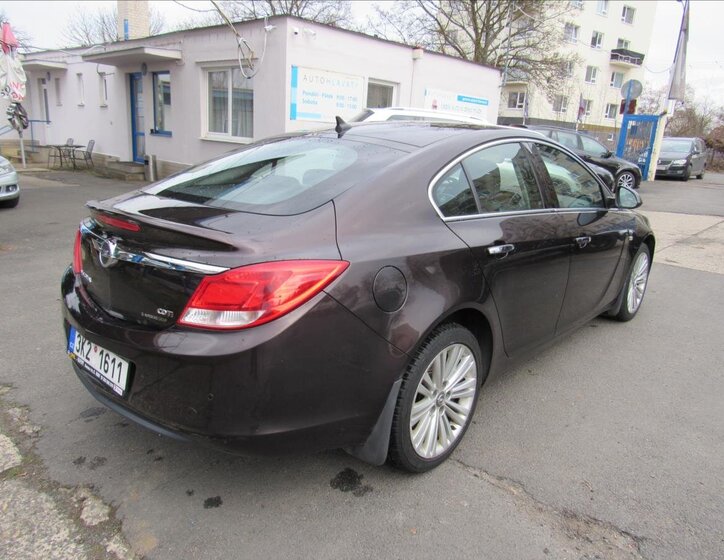 Opel Insignia Sedan / Limuzína 2,0 l 118 kw