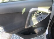 Toyota RAV4 SUV / Terénní 2,2 l 100 kw