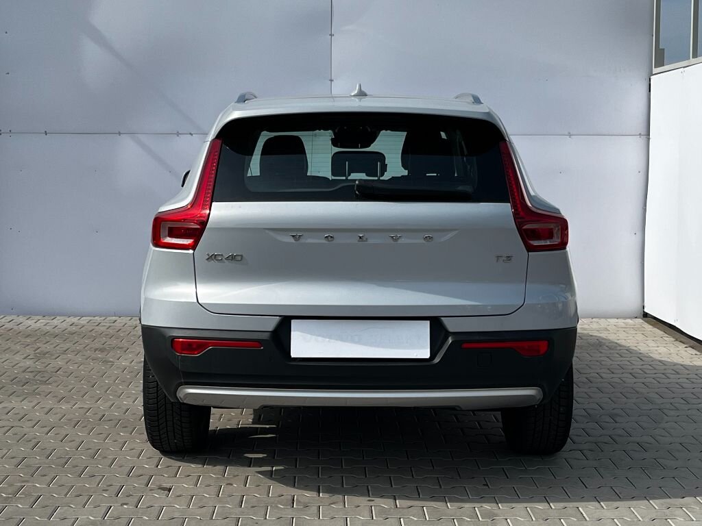 Volvo XC40 SUV / Terénní 1,5 l 120 kw