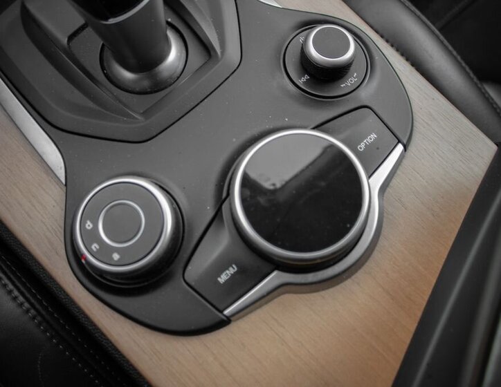 Alfa Romeo Stelvio SUV 2,0 l 206 kw