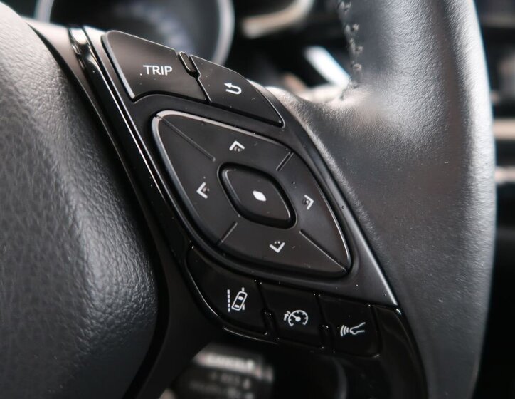 Toyota C-HR SUV 2,0 l 112 kw