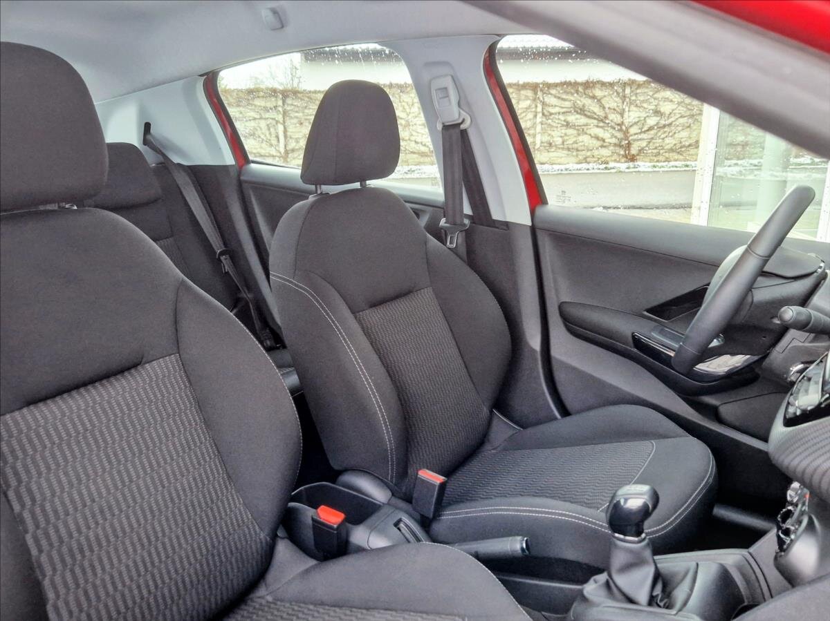 Peugeot 208 Hatchback 1,2 l 61 kw