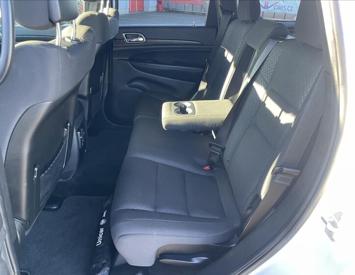 Jeep Grand Cherokee 8