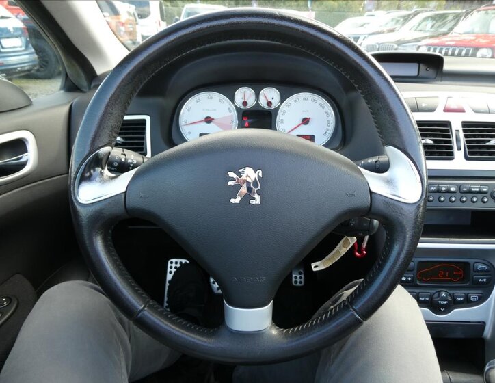 Peugeot 307 Kupé 2,0 l 100 kw