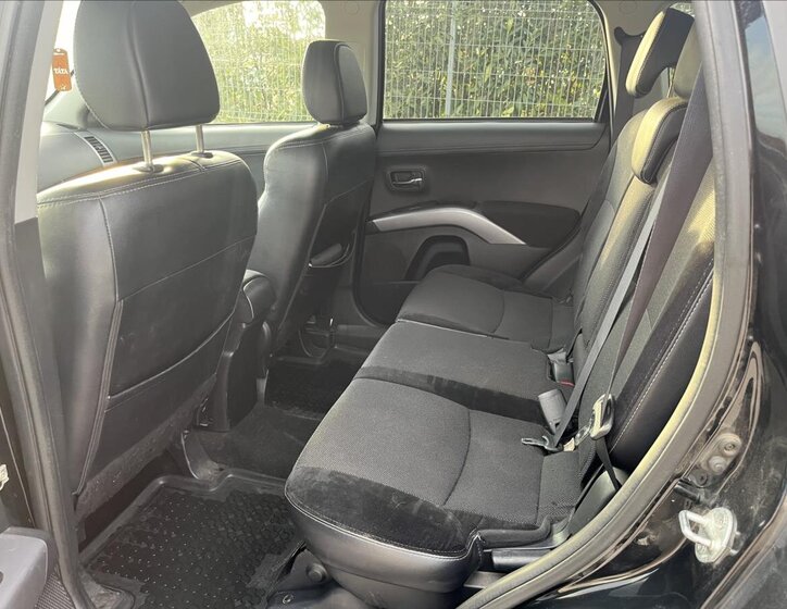 Mitsubishi Outlander 12