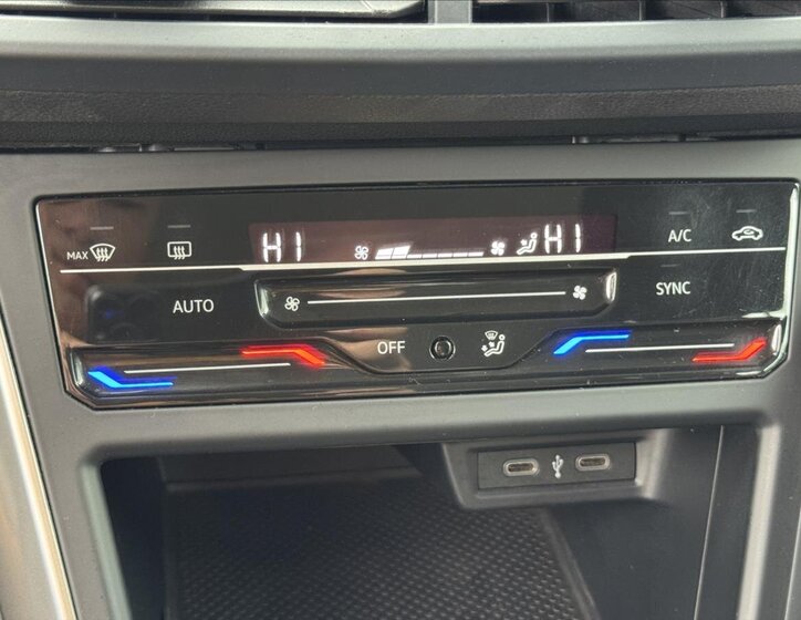 Volkswagen Polo Hatchback 999,0 70 kw