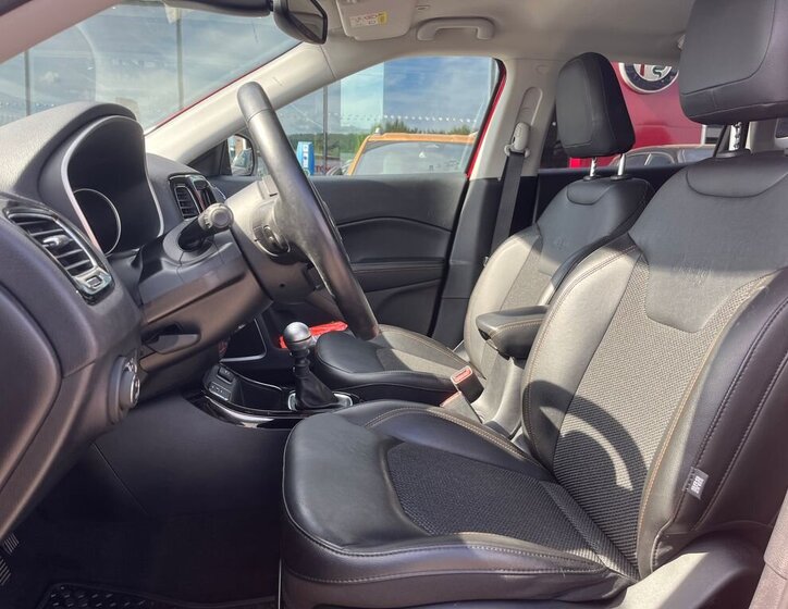 Jeep Compass SUV 1,4 l 103 kw