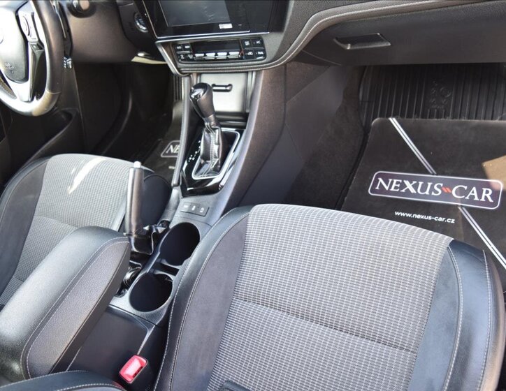 Toyota Auris Kombi 1,2 l 85 kw