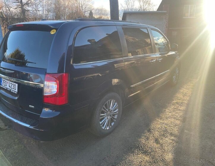 Chrysler Town & Country MPV 3,6 l 208 kw