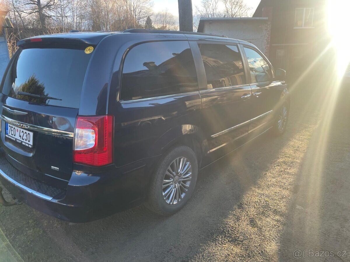 Chrysler Town & Country MPV 3,6 l 208 kw