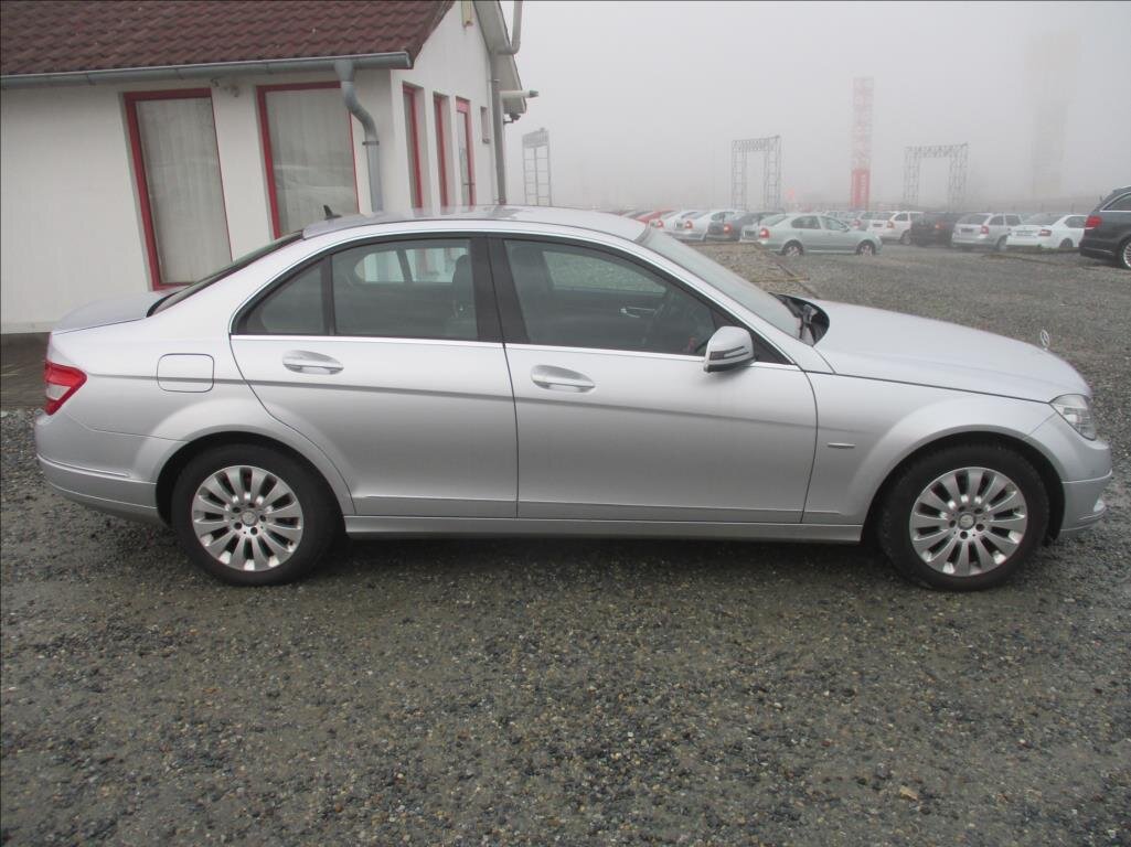 Mercedes-Benz Třídy C Sedan / Limuzína 1,8 l 115 kw