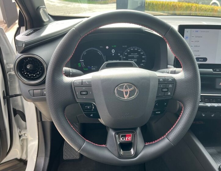 Toyota C-HR SUV / Terénní 2,0 l 145 kw