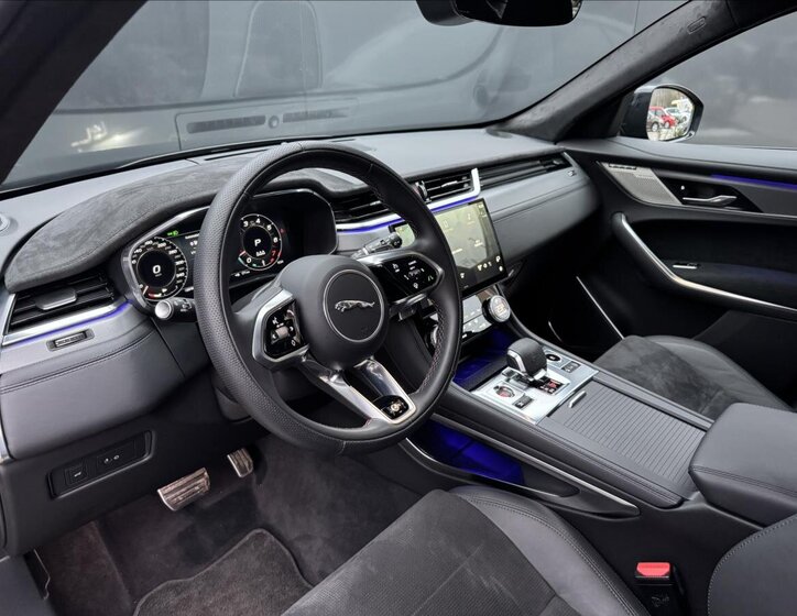 Jaguar F-Pace SUV / Terénní 5,0 l 405 kw