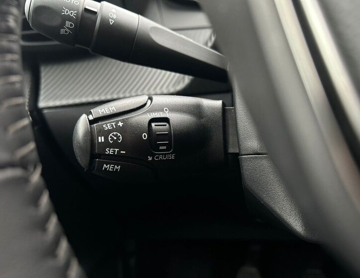 Peugeot 208 Hatchback 1,2 l 74 kw