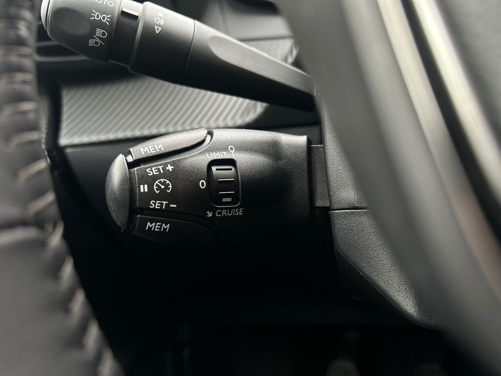 Peugeot 208 Hatchback 1,2 l 74 kw