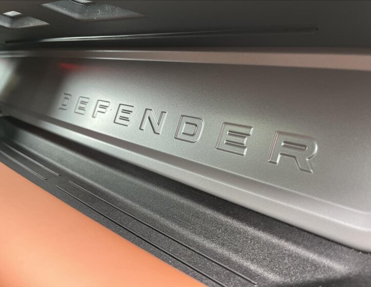 Land Rover Defender SUV / Terénní 4,4 l 467 kw